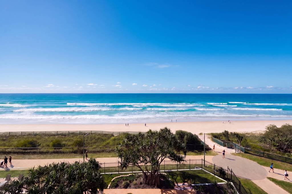 Superior 3 Bedroom Ocean View, apartment 13 interior