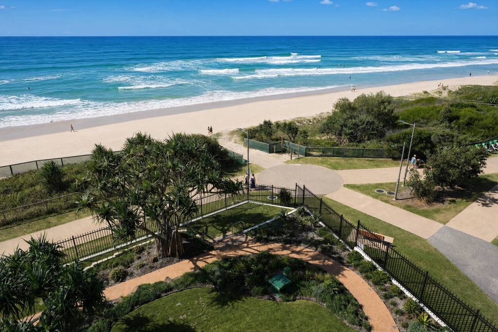 Superior 3 Bedroom Ocean View, apartment 13 interior