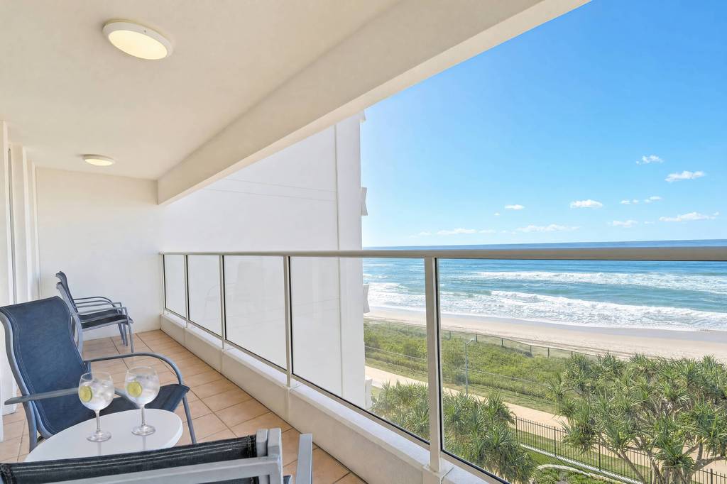 Superior 3 Bedroom Ocean View, apartment 13 interior