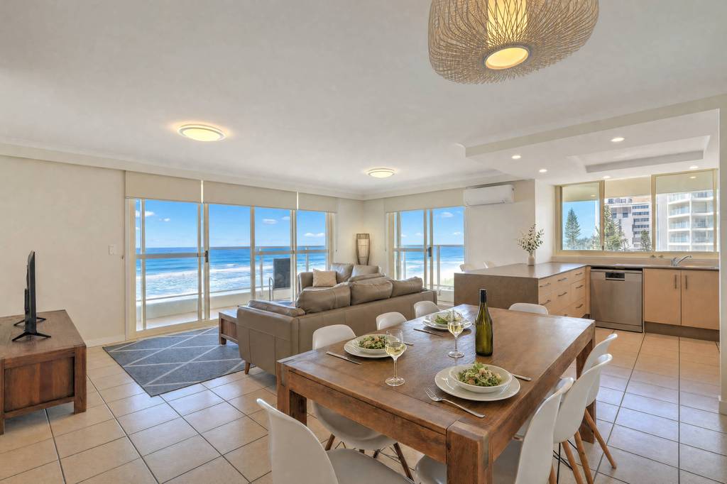 Superior 3 Bedroom Ocean View, apartment 13 interior