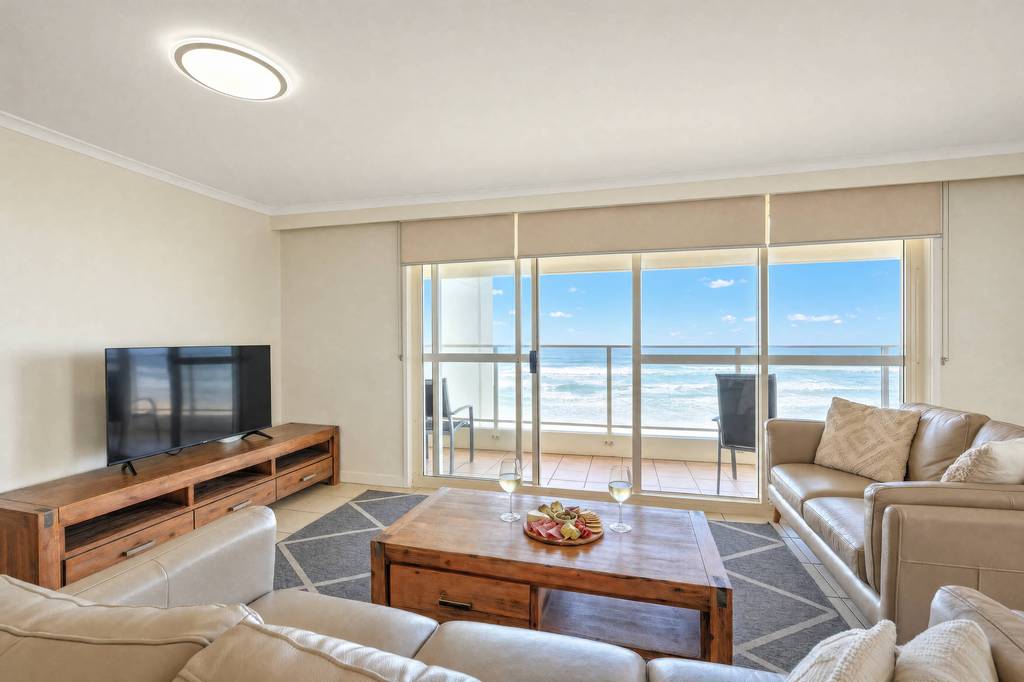 Superior 3 Bedroom Ocean View, apartment 13 interior