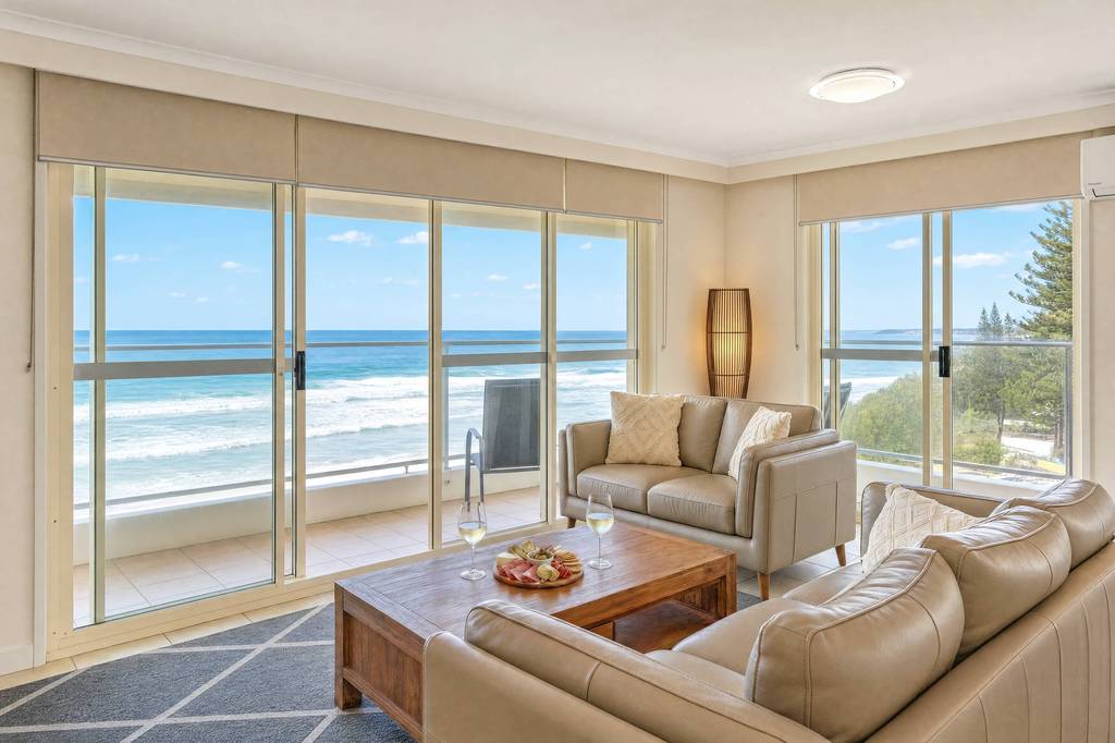 Superior 3 Bedroom Ocean View, apartment 13 interior