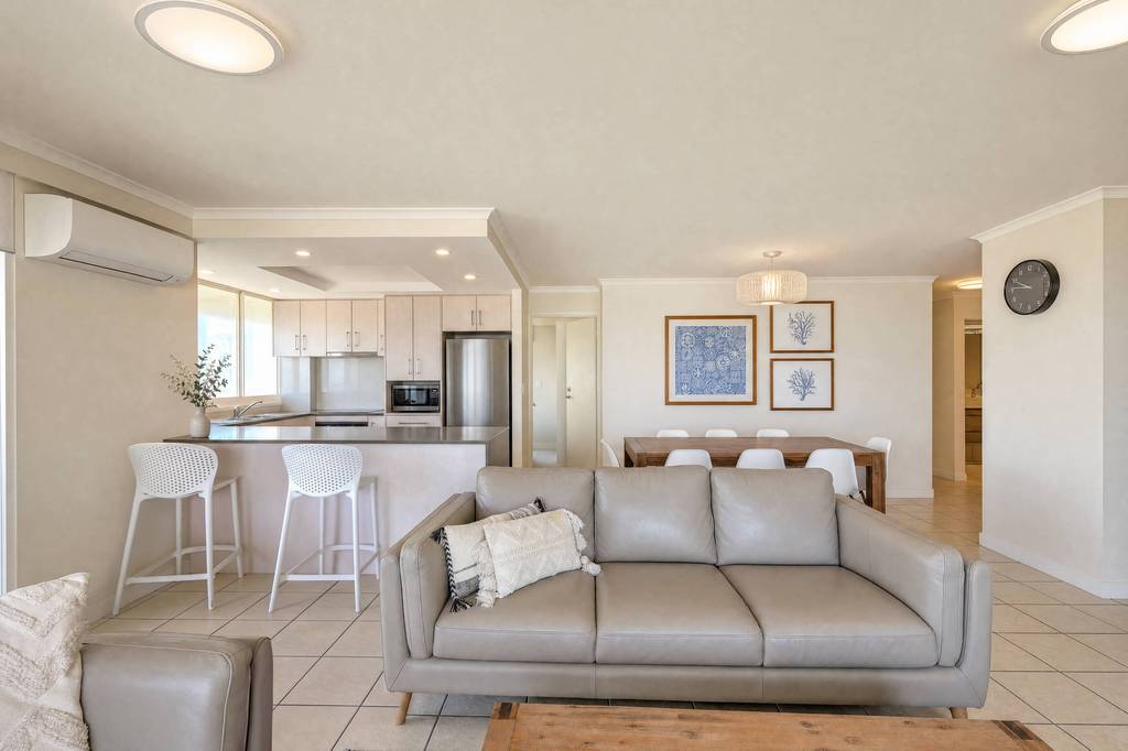 Superior 3 Bedroom Ocean View, apartment 13 interior