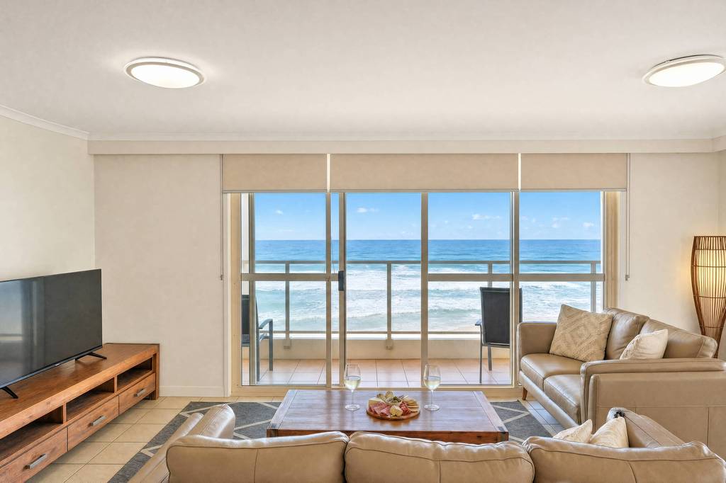 Superior 3 Bedroom Ocean View, apartment 13 interior