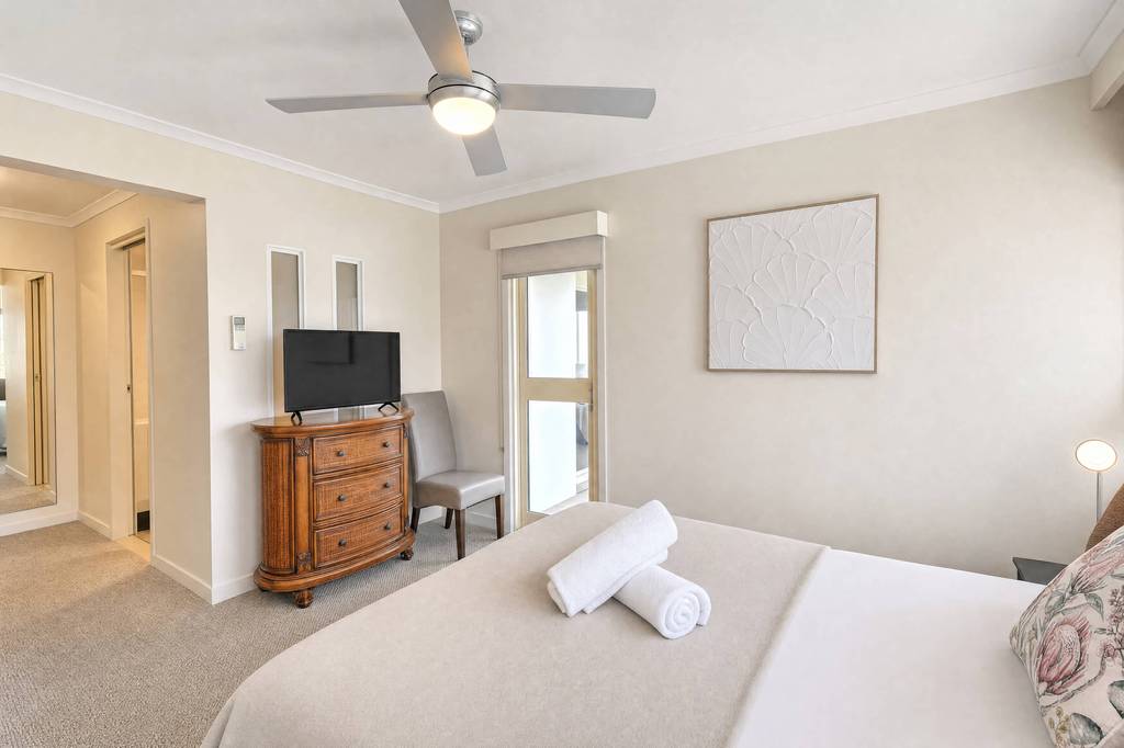 Superior 3 Bedroom Ocean View, apartment 13 interior