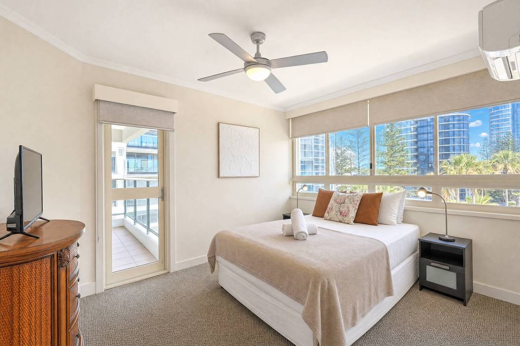 Superior 3 Bedroom Ocean View, apartment 13 interior