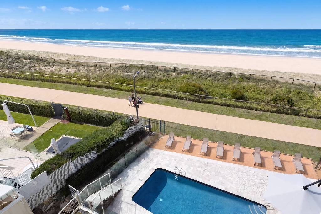 Superior 3 Bedroom Ocean View, apartment 18 interior