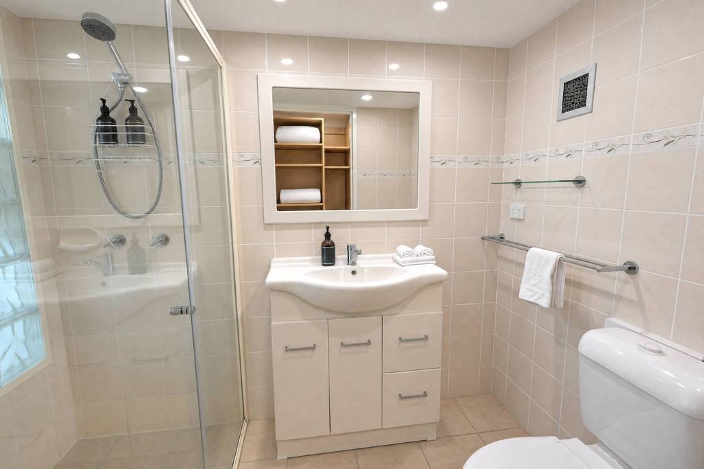 Superior 3 Bedroom Ocean View, apartment 18 interior
