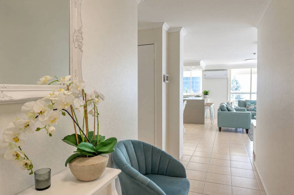 Superior 3 Bedroom Ocean View, apartment 18 interior