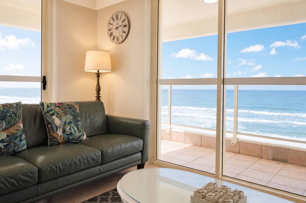 Superior 3 Bedroom Ocean View, apartment 18 interior