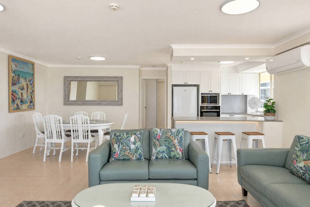 Superior 3 Bedroom Ocean View, apartment 18 interior