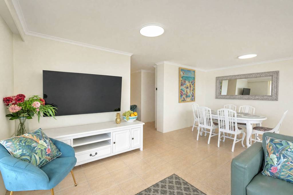 Superior 3 Bedroom Ocean View, apartment 18 interior
