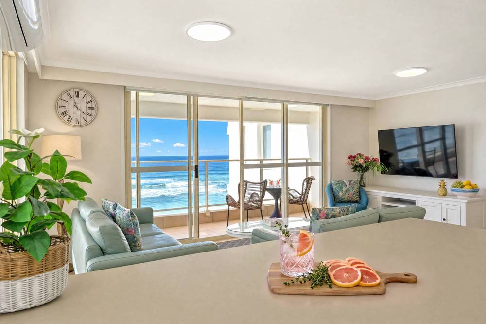 Superior 3 Bedroom Ocean View, apartment 18 interior