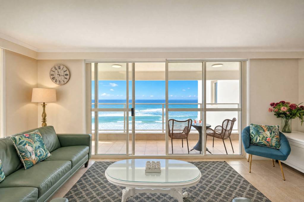 Superior 3 Bedroom Ocean View, apartment 18 interior
