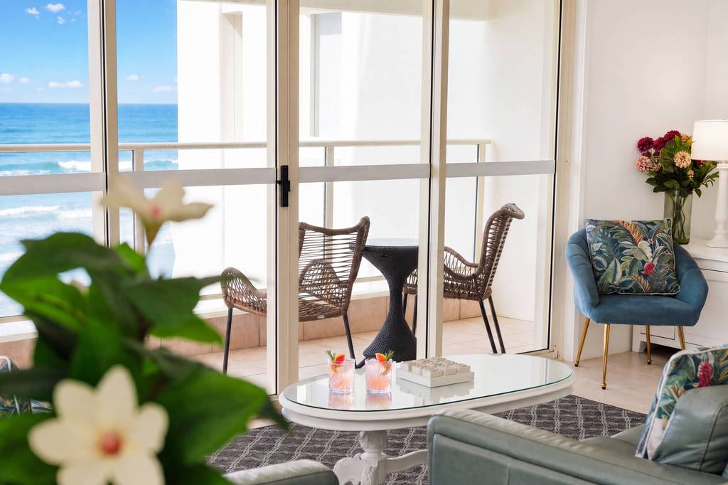 Superior 3 Bedroom Ocean View, apartment 18 interior