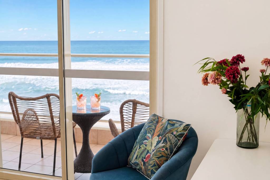 Superior 3 Bedroom Ocean View, apartment 18 interior