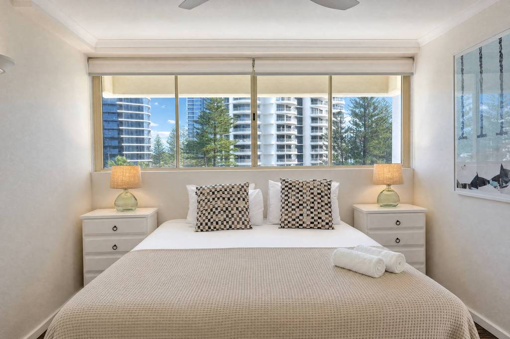 Superior 3 Bedroom Ocean View, apartment 18 interior