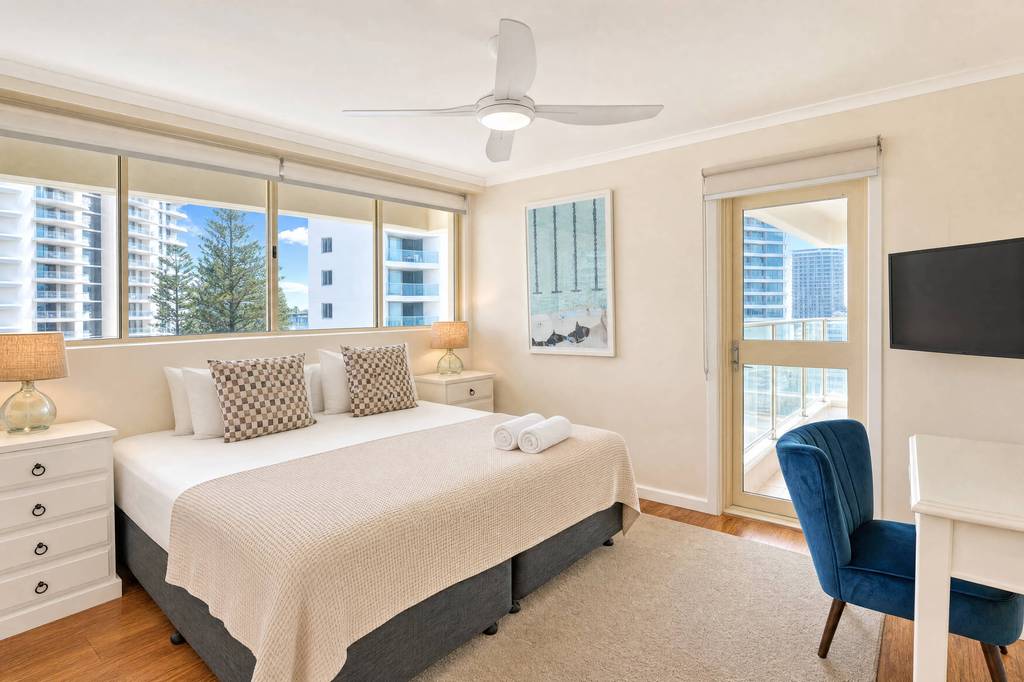 Superior 3 Bedroom Ocean View, apartment 18 interior