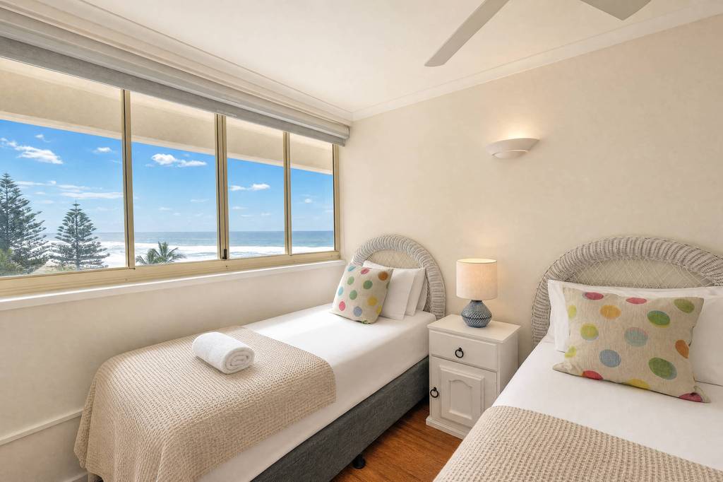 Superior 3 Bedroom Ocean View, apartment 18 interior