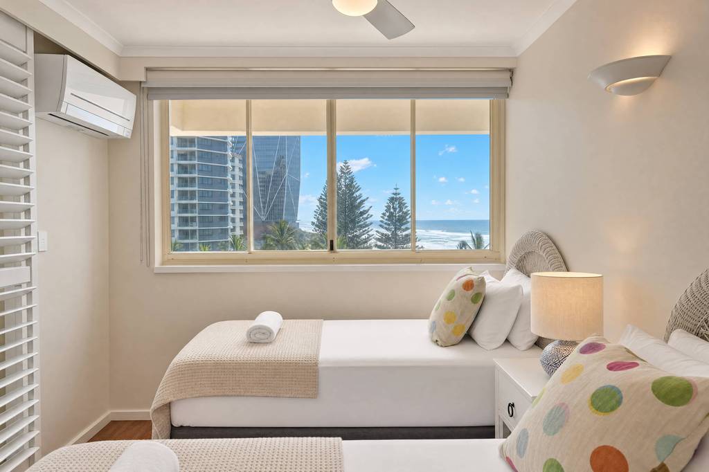 Superior 3 Bedroom Ocean View, apartment 18 interior
