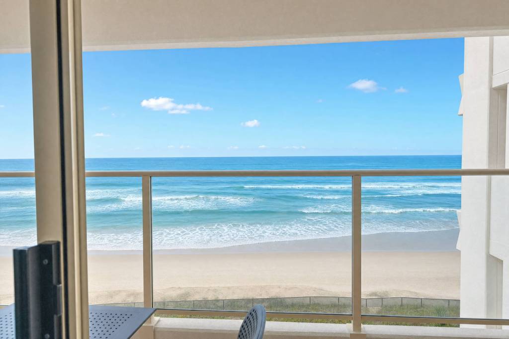 Superior 3 Bedroom Ocean View, apartment 21 interior
