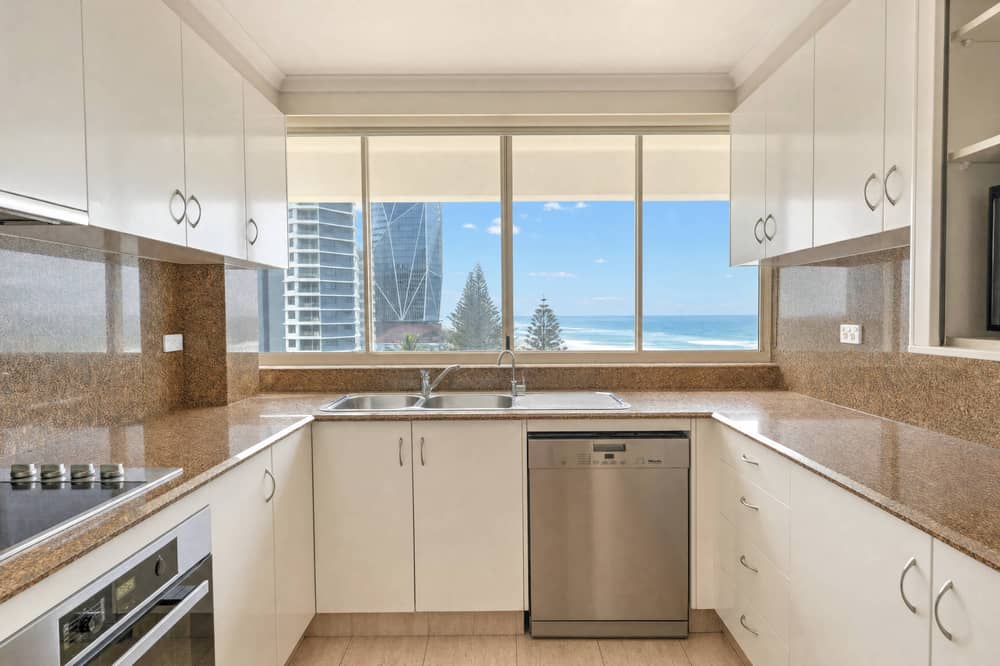 Apartment 21, kitchen with ocean view