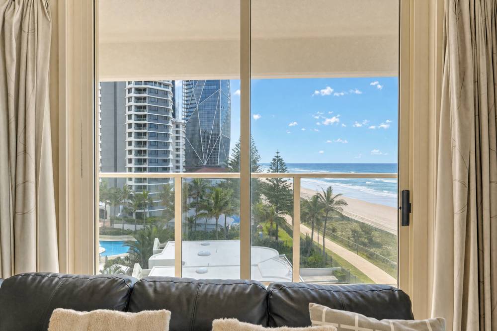 Superior 3 Bedroom Ocean View, apartment 21 interior