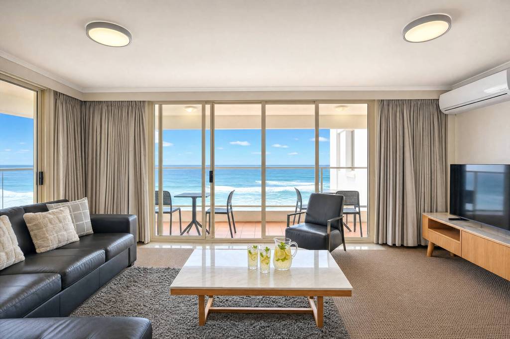 Superior 3 Bedroom Ocean View, apartment 21 interior