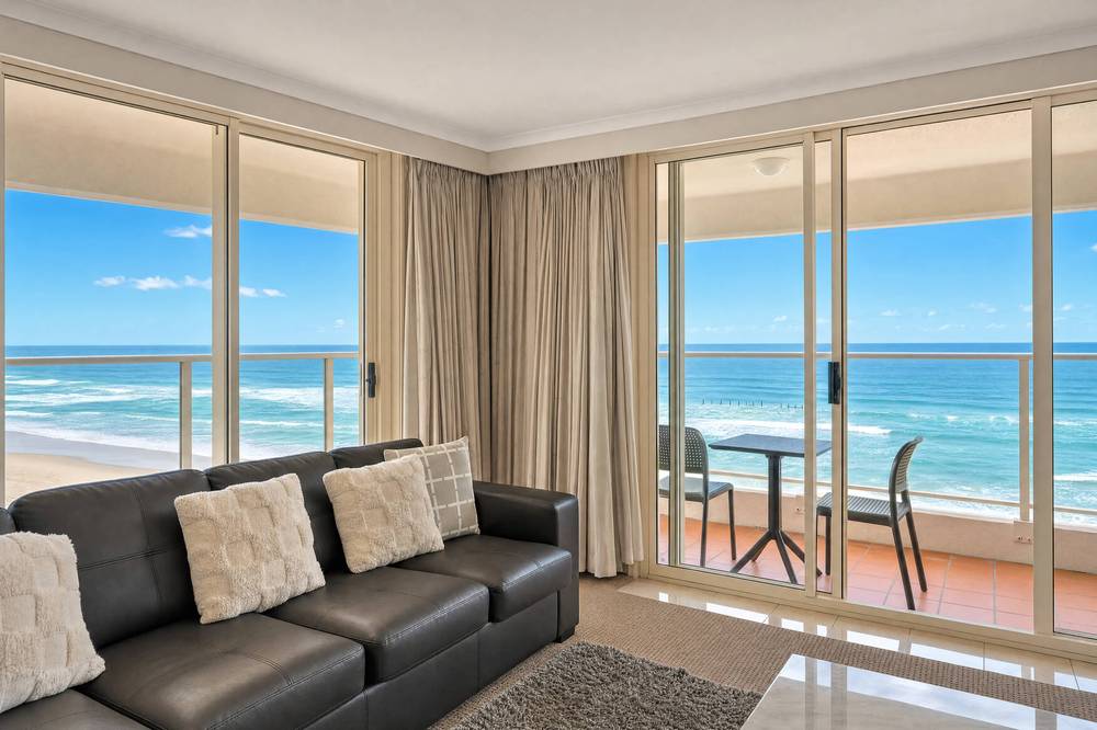 Superior 3 Bedroom Ocean View, apartment 21 interior