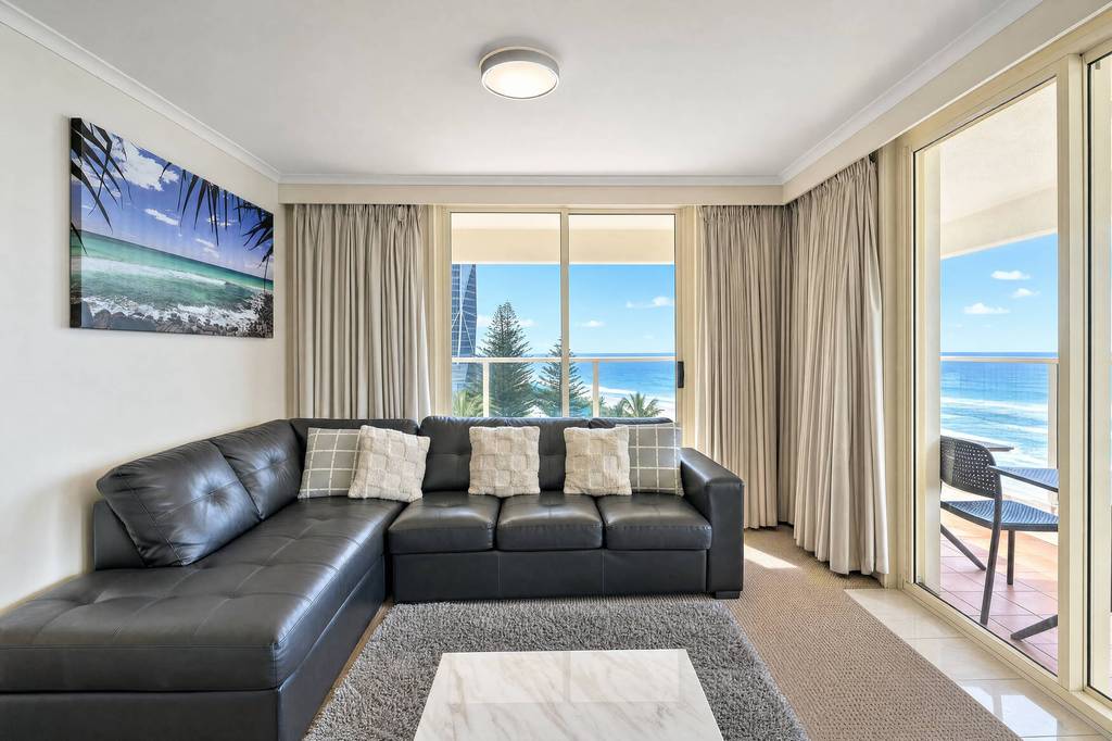 Superior 3 Bedroom Ocean View, apartment 21 interior