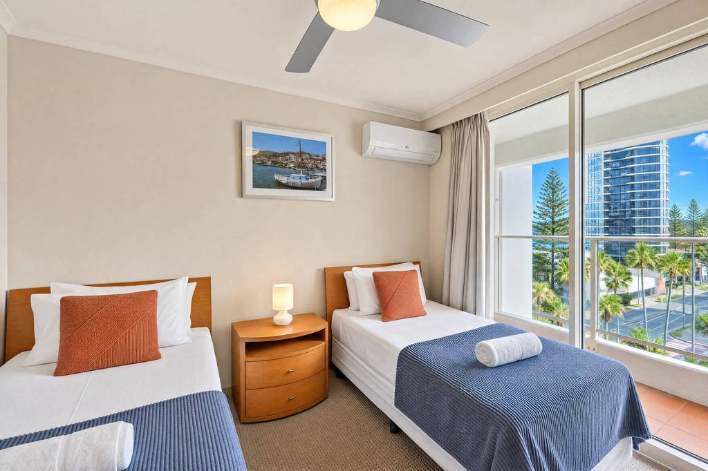 Superior 3 Bedroom Ocean View, apartment 21 interior