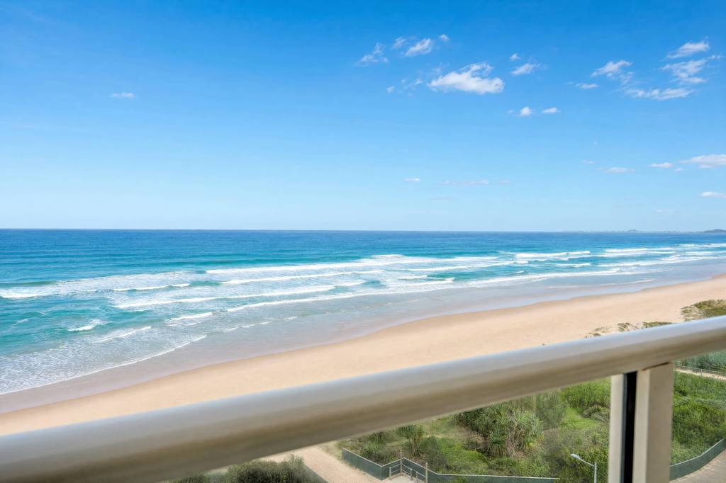 Superior 3 Bedroom Ocean View, apartment 22 interior