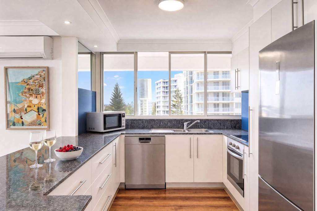 Superior 3 Bedroom Ocean View, apartment 22 interior
