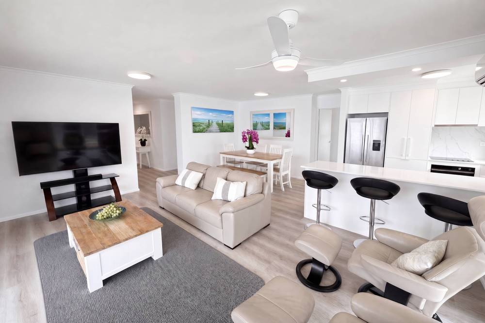 Superior 3 Bedroom Ocean View, apartment 24 interior