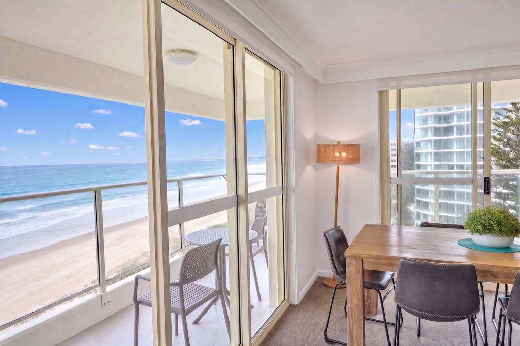 Superior 3 Bedroom Ocean View, apartment 25 interior