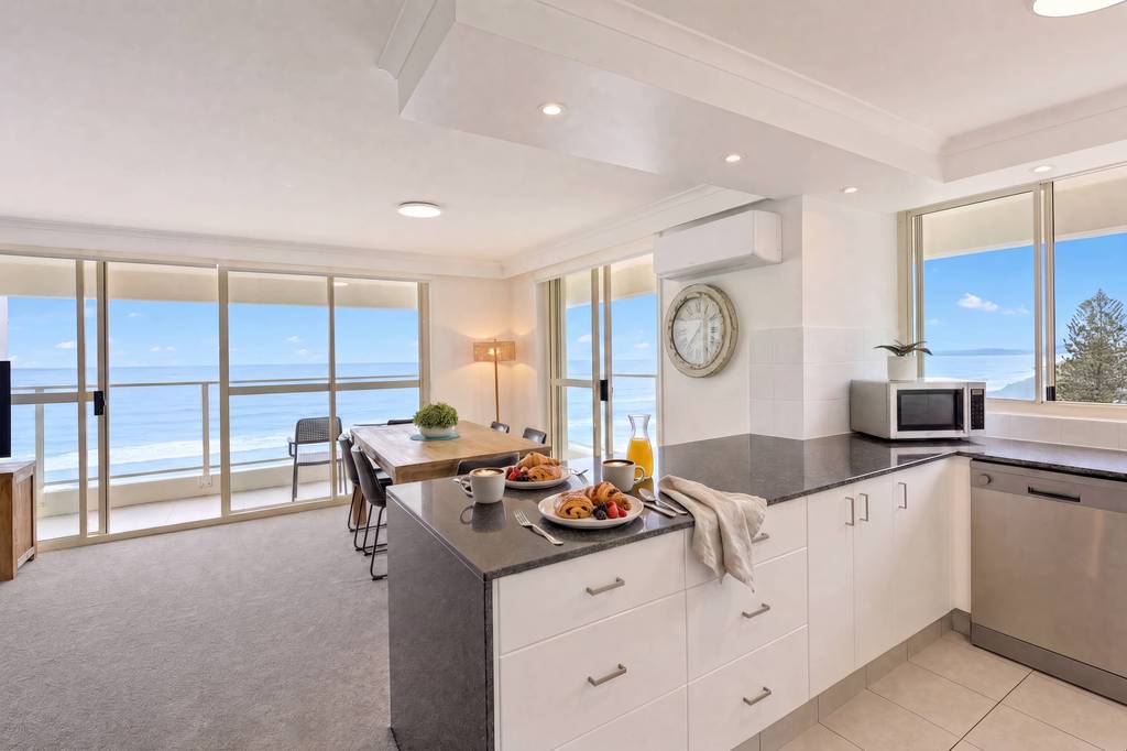 Superior 3 Bedroom Ocean View, apartment 25 interior
