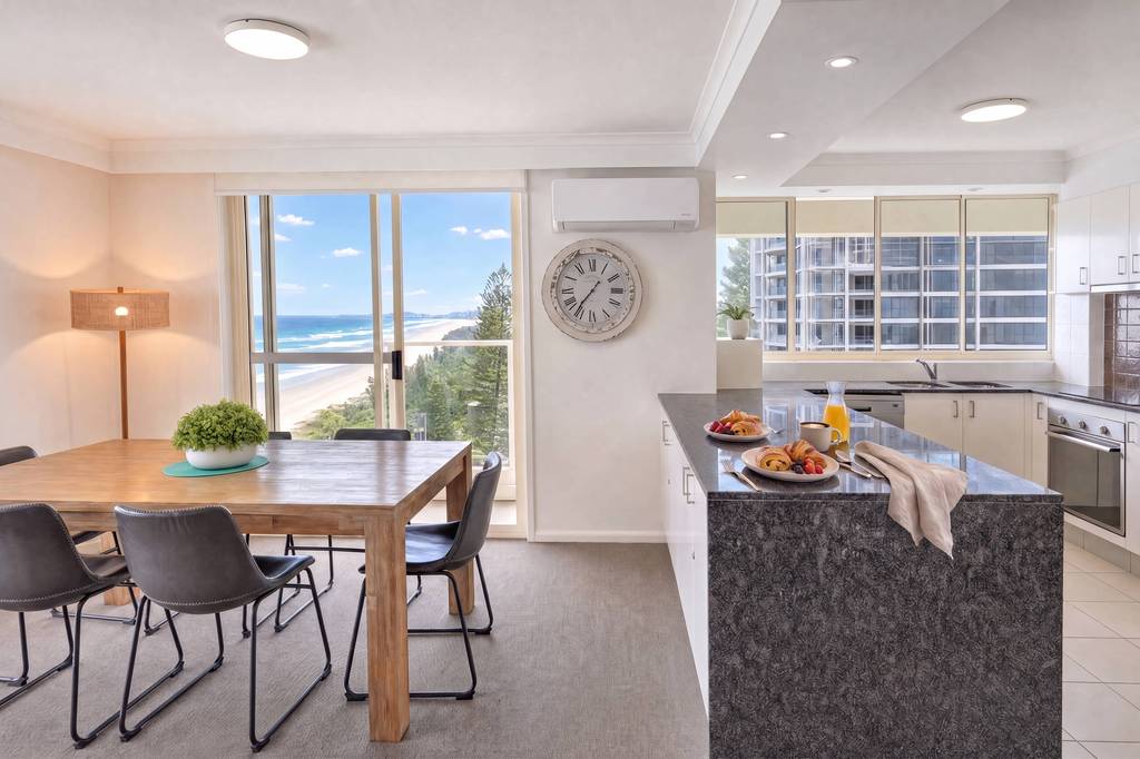 Superior 3 Bedroom Ocean View, apartment 25 interior