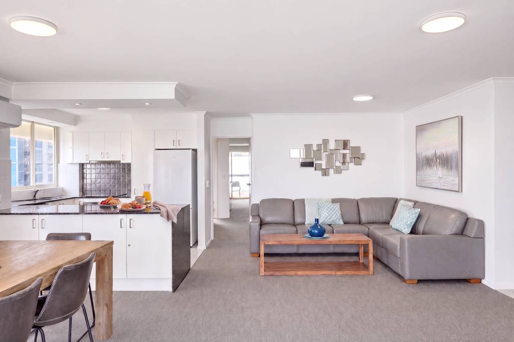 Superior 3 Bedroom Ocean View, apartment 25 interior