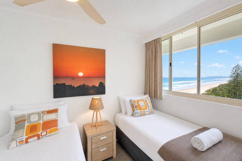 Superior 3 Bedroom Ocean View, apartment 25 interior
