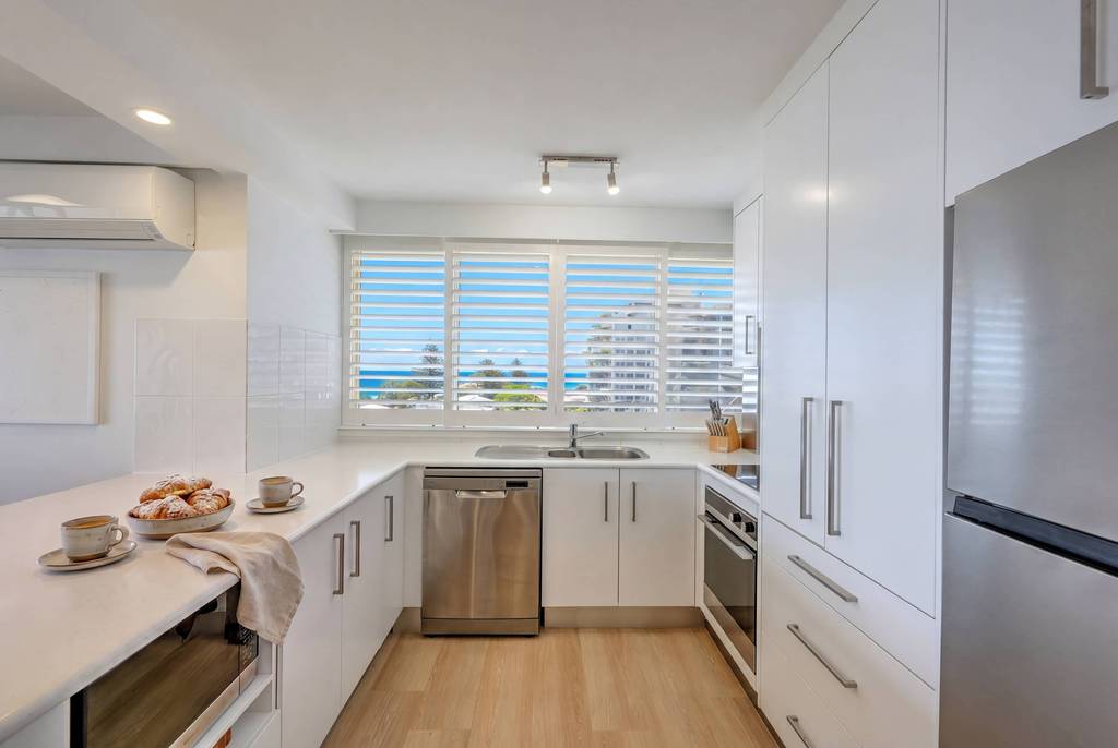 Superior 3 Bedroom Ocean View, apartment 7 interior