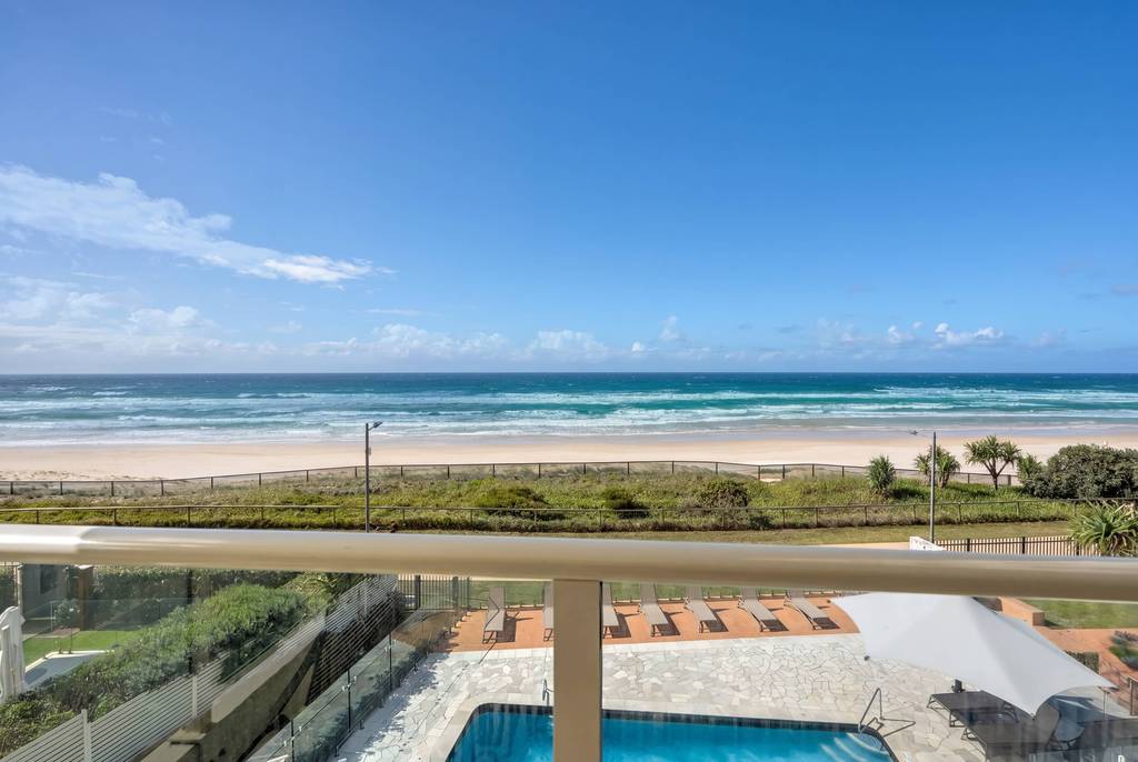 Superior 3 Bedroom Ocean View, apartment 9 interior