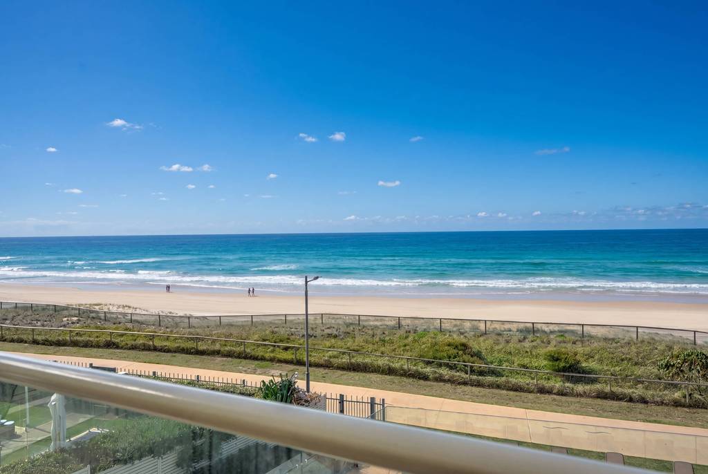 Superior 3 Bedroom Ocean View, apartment 9 interior
