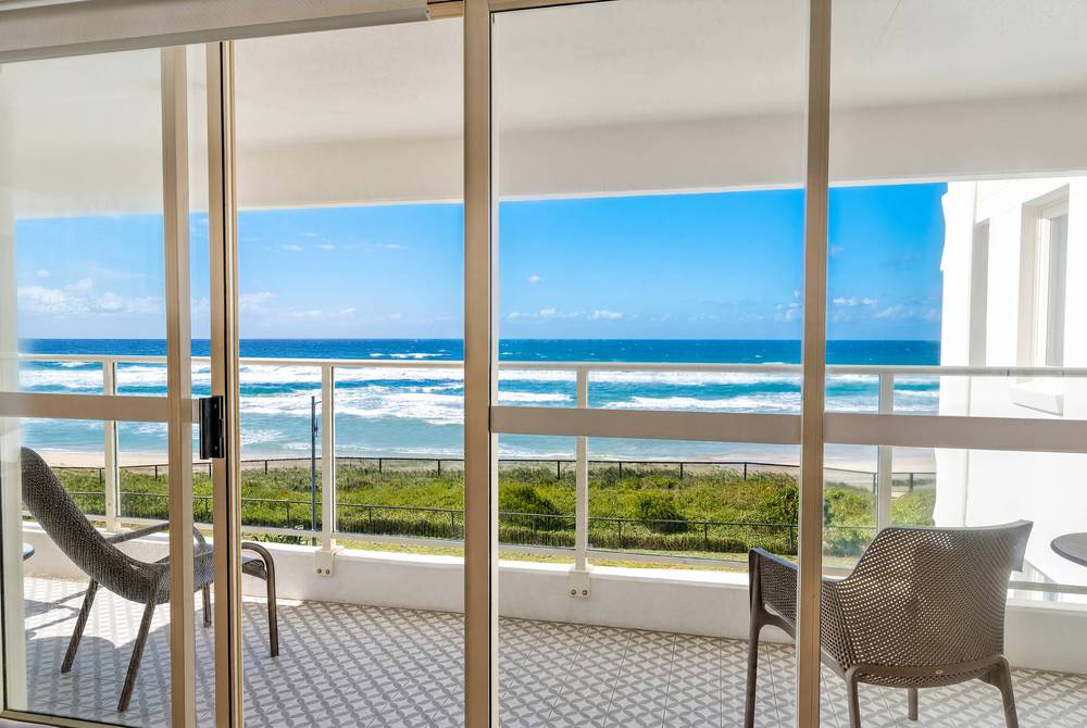 Superior 3 Bedroom Ocean View, apartment 9 interior