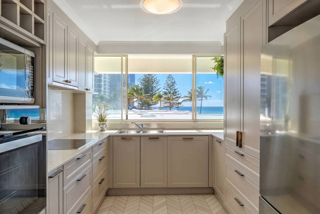 Superior 3 Bedroom Ocean View, apartment 9 interior