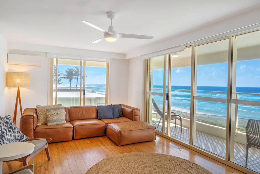Superior 3 Bedroom Ocean View, apartment 9 interior