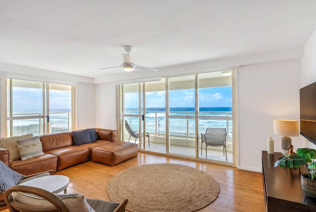 Superior 3 Bedroom Ocean View, apartment 9 interior