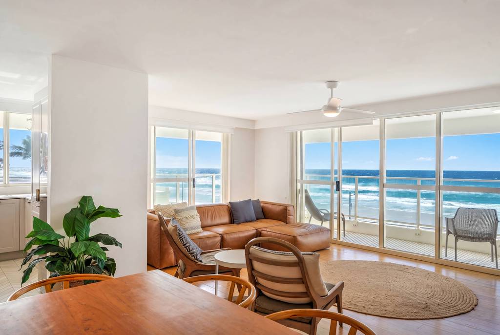 Superior 3 Bedroom Ocean View, apartment 9 interior