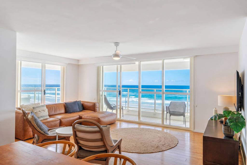 Superior 3 Bedroom Ocean View, apartment 9 interior