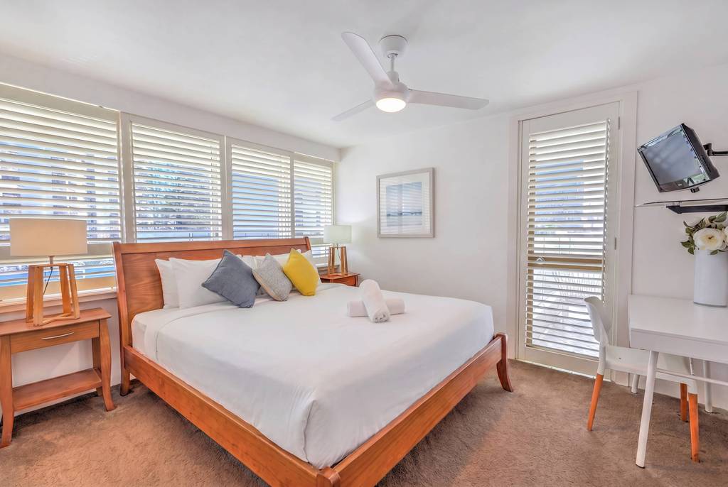 Superior 3 Bedroom Ocean View, apartment 9 interior